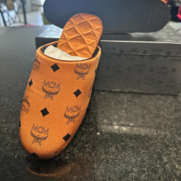 New MCM Visetos Room Slipper - Picture 4 of 7